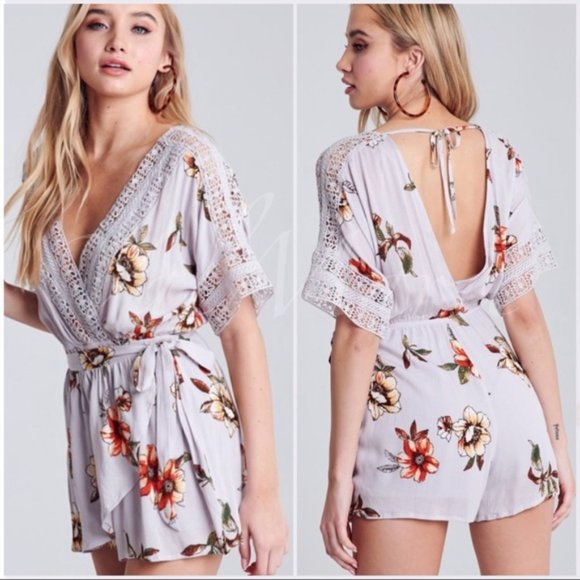 Pale lavender floral romper - Picture 3 of 3